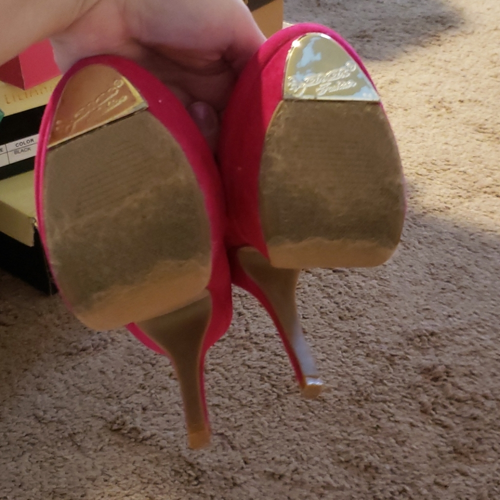 Shoes - Picture 4 of 4